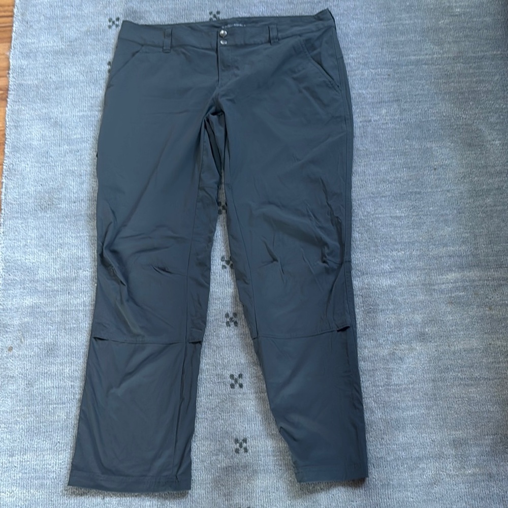 Columbia Women’s Black Omni Shield Pants - Size 16